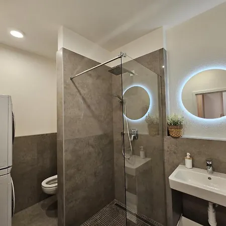 公寓 2 Apartment, New Building, Bosakova Street, 28