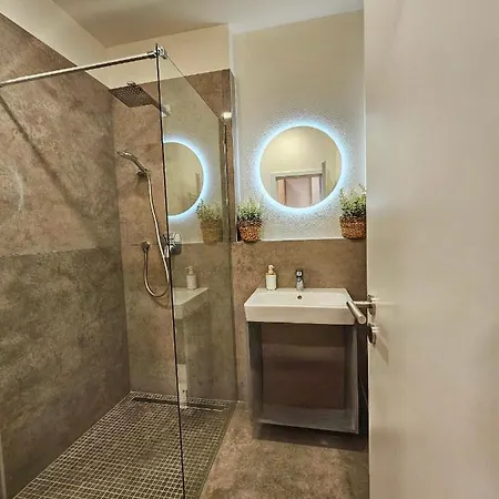 2 Apartment, New Building, Bosakova Street, 28 Братислава